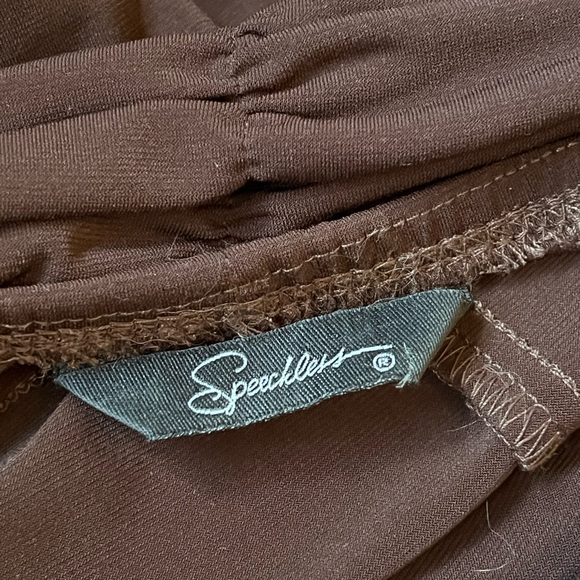 Flattering form fitting dress by Speechless - Picture 6 of 7